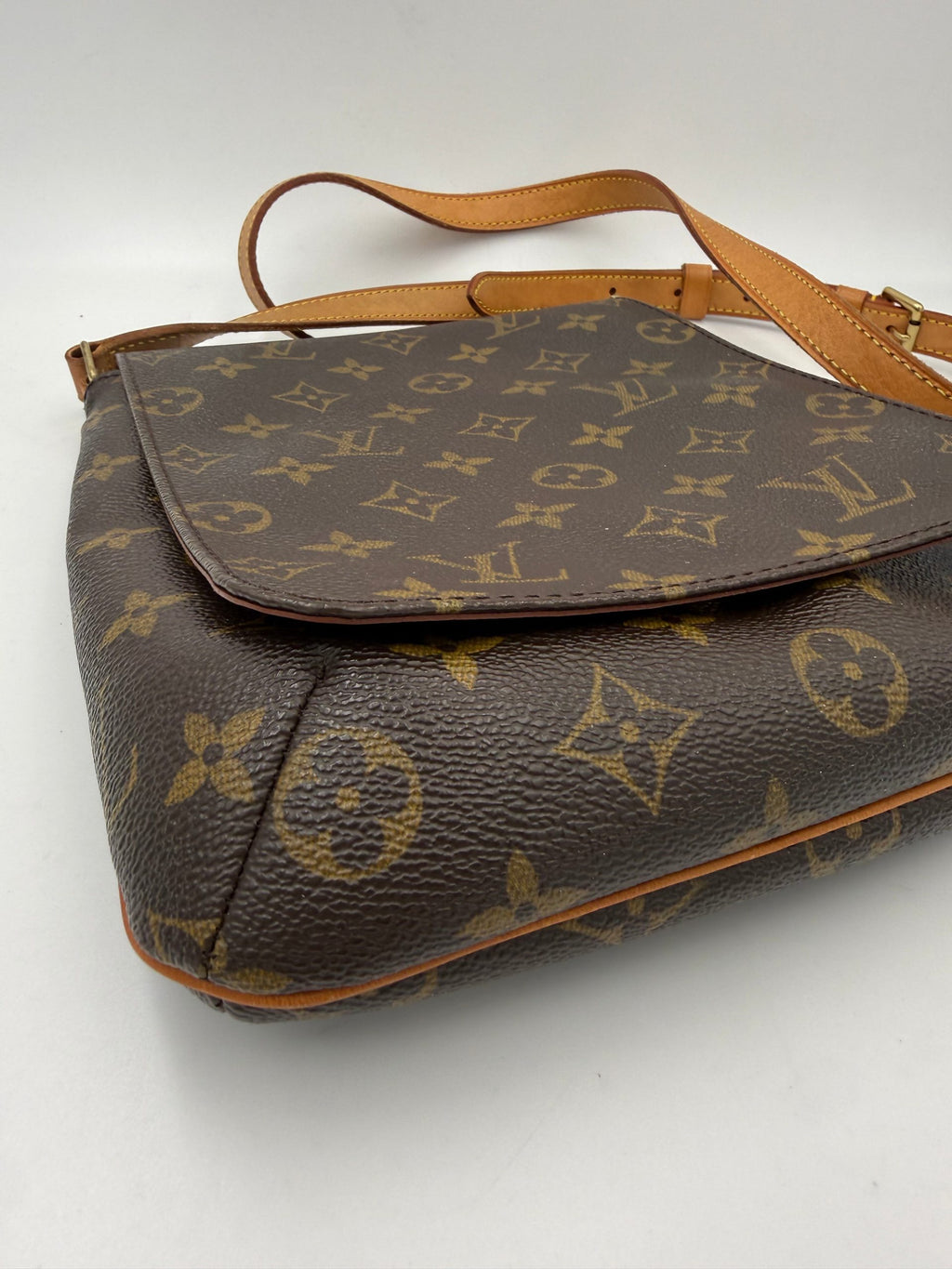 Louis Vuitton LOUIS VUITTON MUSETTE Monogram Handbag