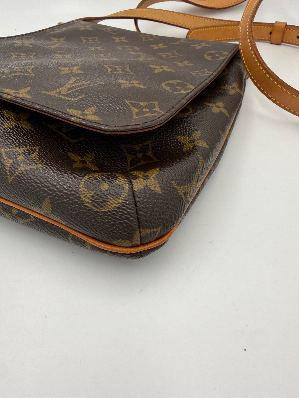 Louis Vuitton LOUIS VUITTON MUSETTE Monogram Handbag