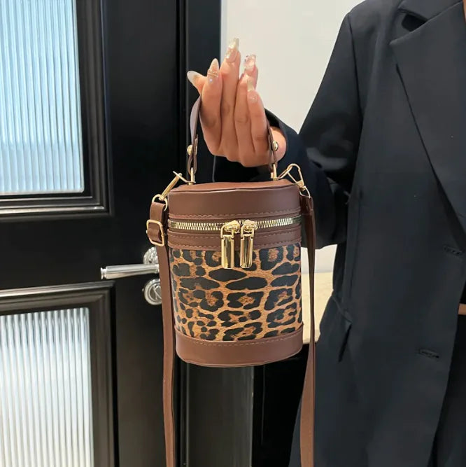 Chic Leopard Print Contrast Bucket Bag
