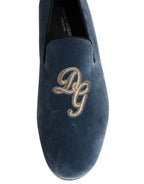 Aksamitne mokasyny Dolce & Gabbana z logo DG w kolorze niebieskim, buty wizytowe