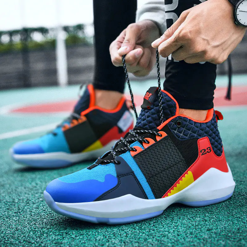 James 16 Basketballsko og Andre High-Top Sneakers