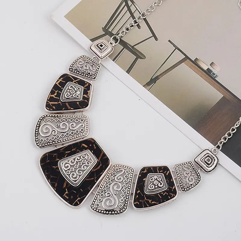 Trendy Geometric Metal Short Necklace 9181