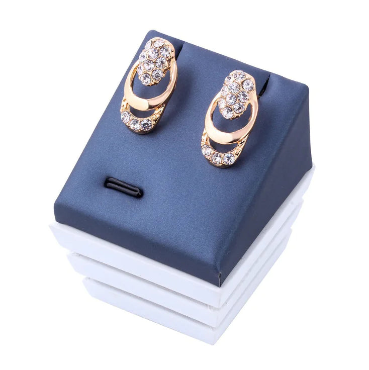 Fashionable Crystal Jewelry Set: Necklace & Earrings (4 pcs)