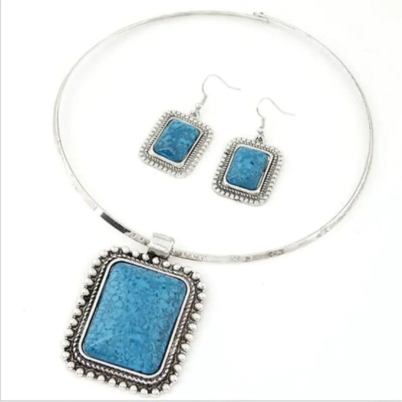 Exaggerated Luxury Necklace with Large Gemstones