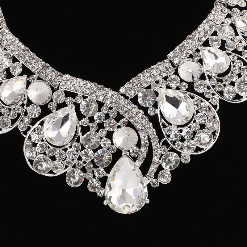 Fashionable Bride Jewelry Set with Crystal Necklace and Earrings